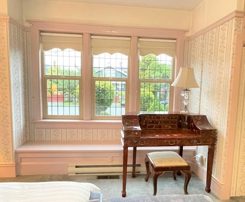 Parlor Suite In Heritage Manor, Fairfield, Near Dt Вікторія Екстер'єр фото