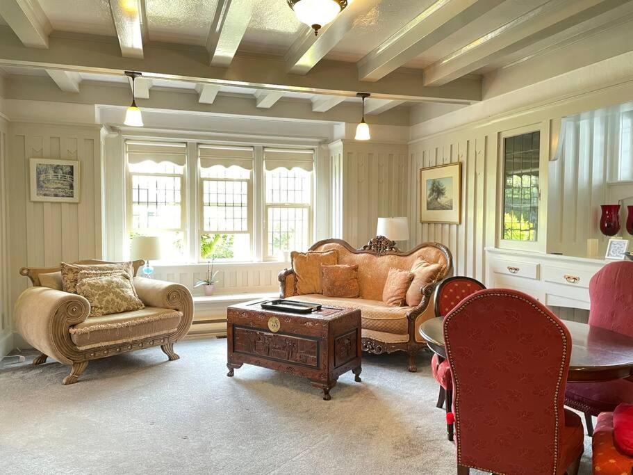 Parlor Suite In Heritage Manor, Fairfield, Near Dt Вікторія Екстер'єр фото