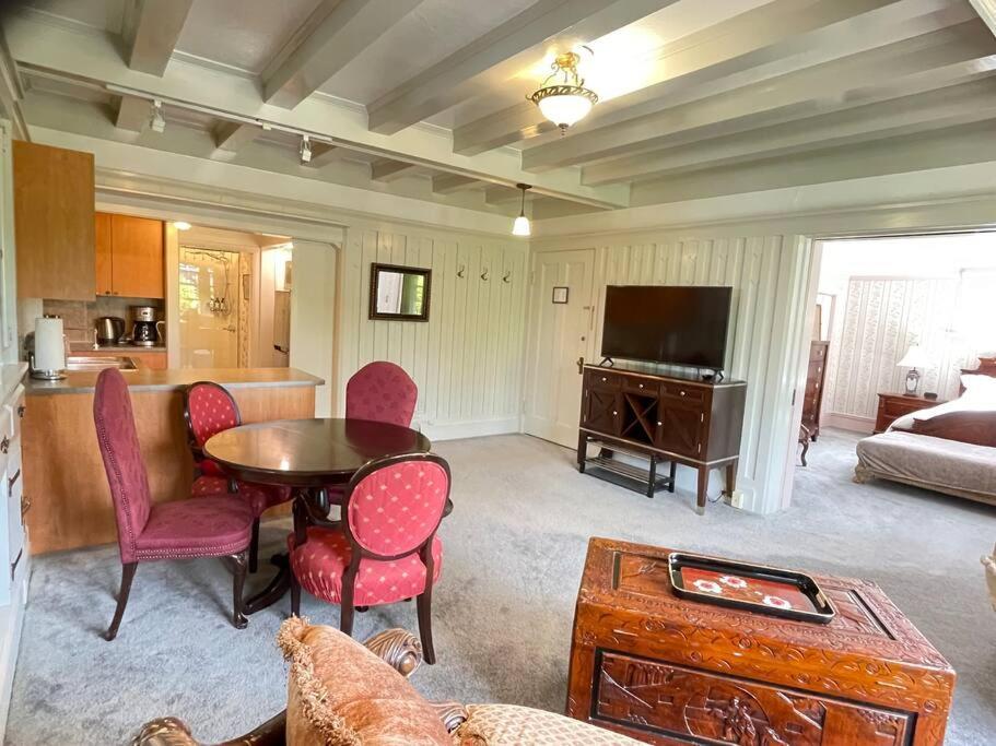 Parlor Suite In Heritage Manor, Fairfield, Near Dt Вікторія Екстер'єр фото