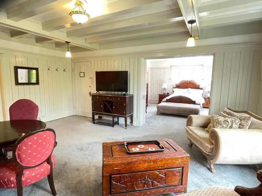Parlor Suite In Heritage Manor, Fairfield, Near Dt Вікторія Екстер'єр фото